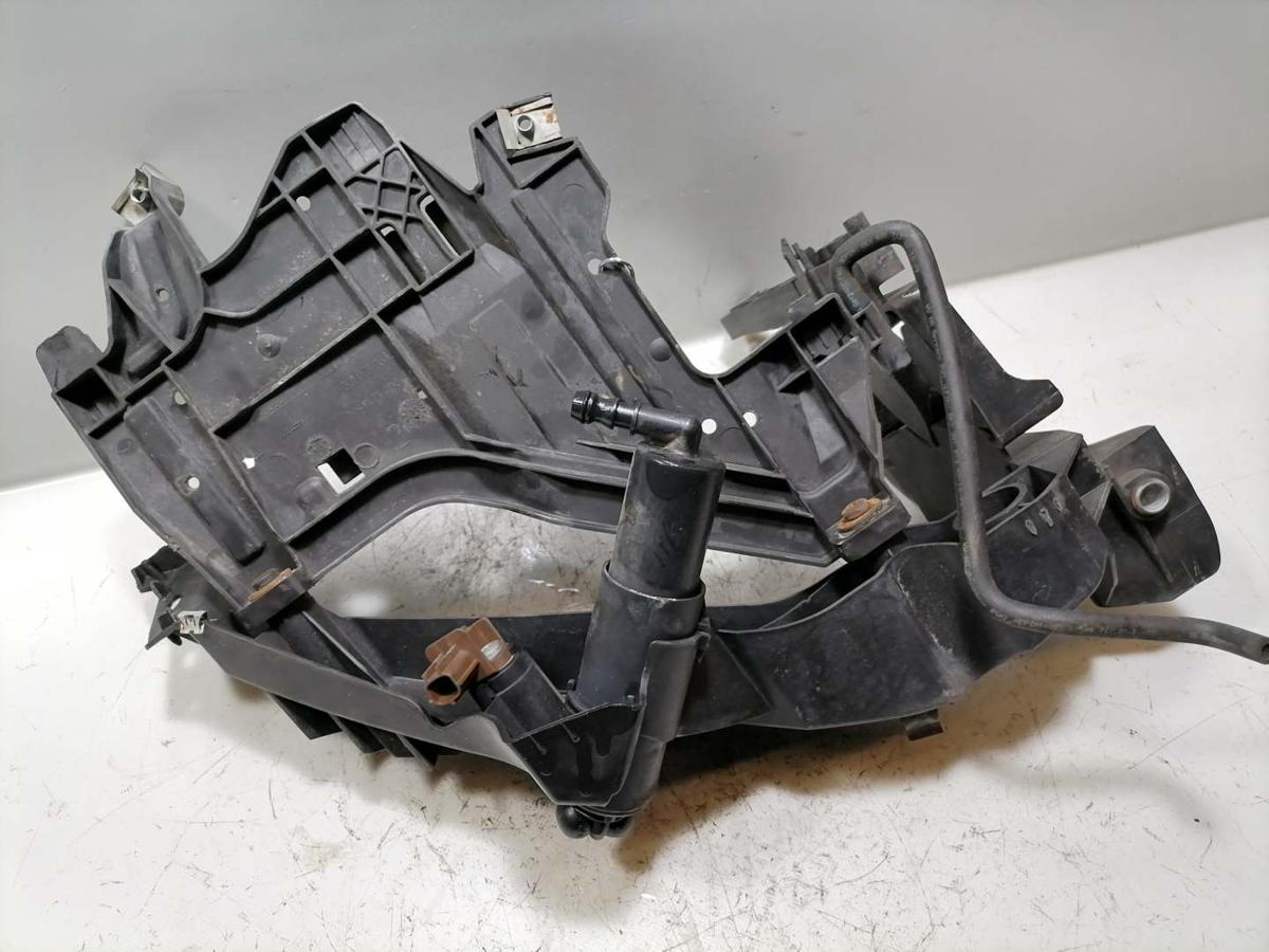 Audi A4 8K B8 original Aufnahme Tr&auml;ger Scheinwerfer vorn links Bj.2009